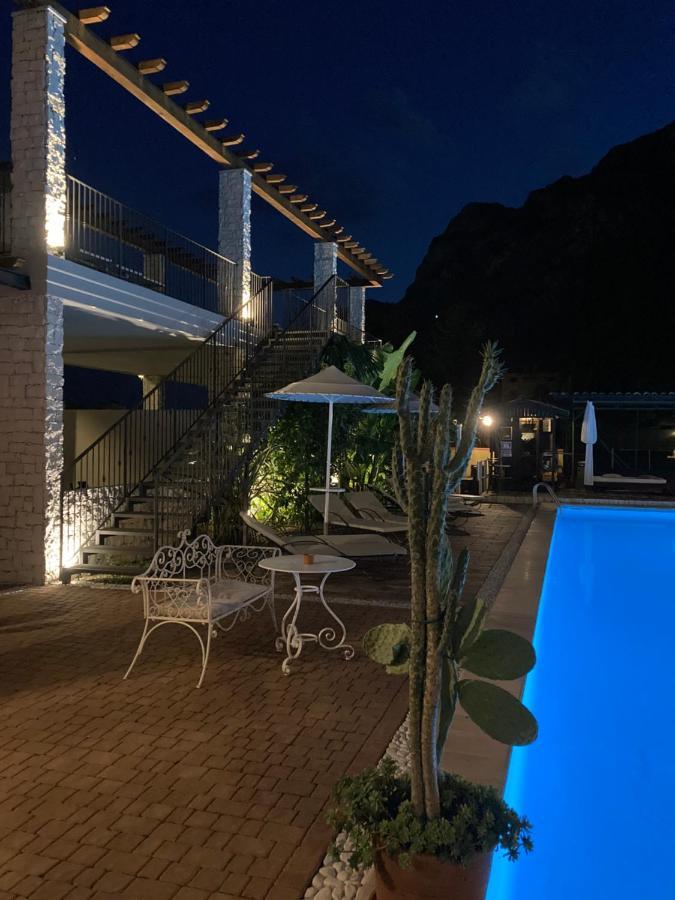 Residenza Le Due Torri Aparthotel Riva del Garda Bagian luar foto