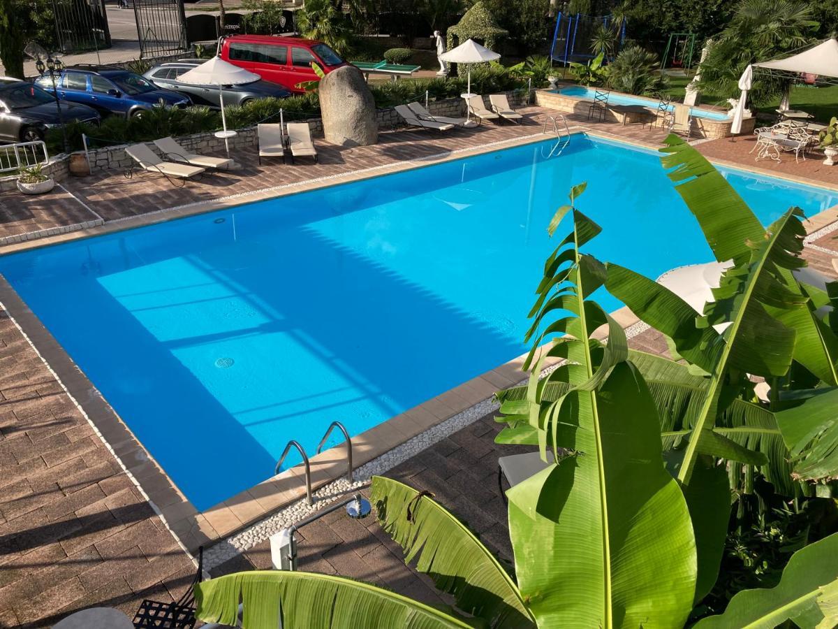 Residenza Le Due Torri Aparthotel Riva del Garda Bagian luar foto