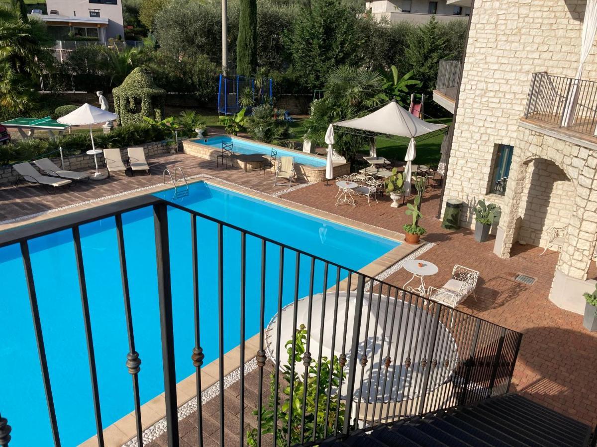 Residenza Le Due Torri Aparthotel Riva del Garda Bagian luar foto