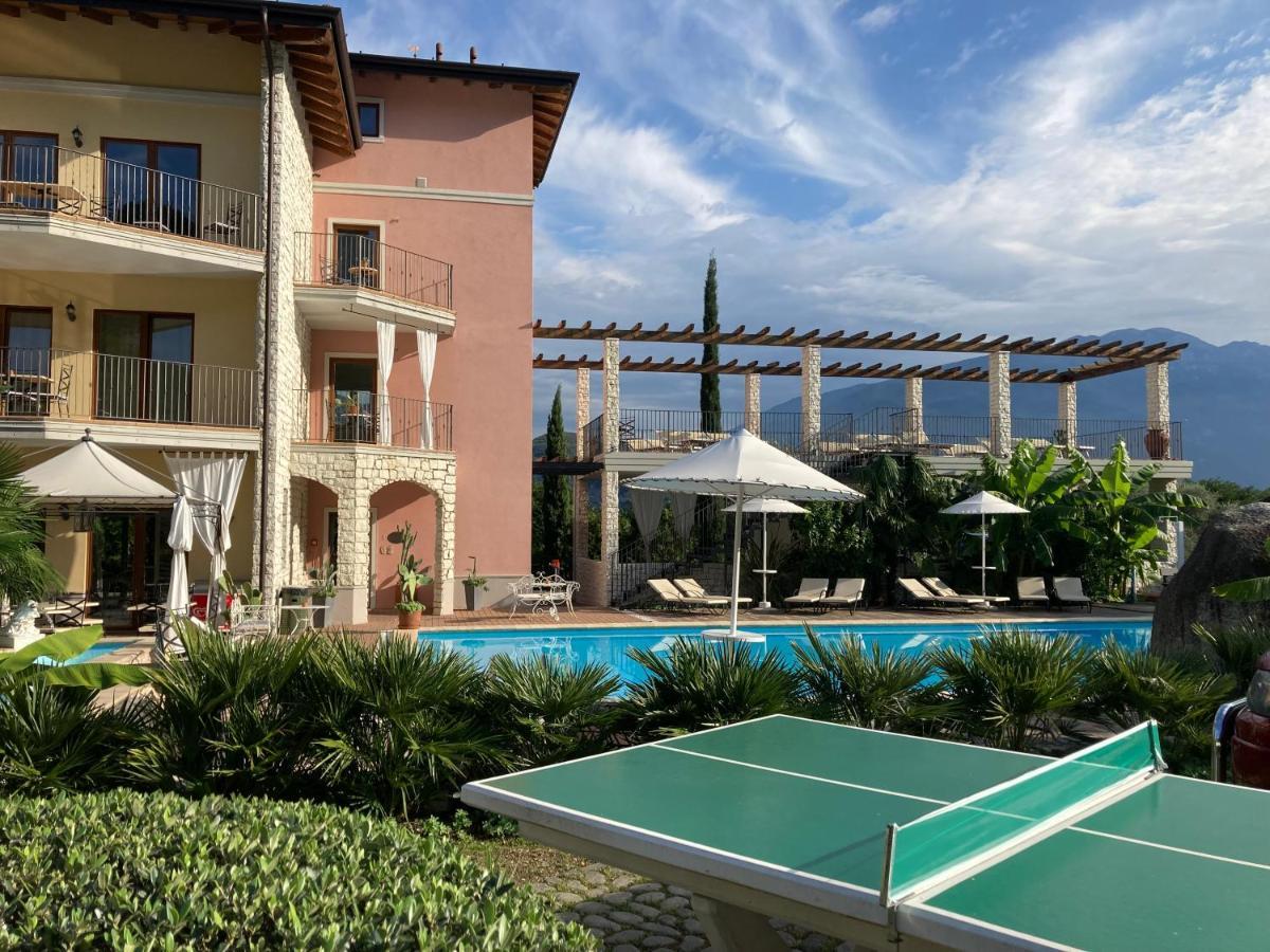 Residenza Le Due Torri Aparthotel Riva del Garda Bagian luar foto
