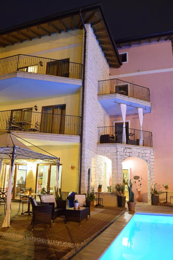 Residenza Le Due Torri Aparthotel Riva del Garda Bagian luar foto