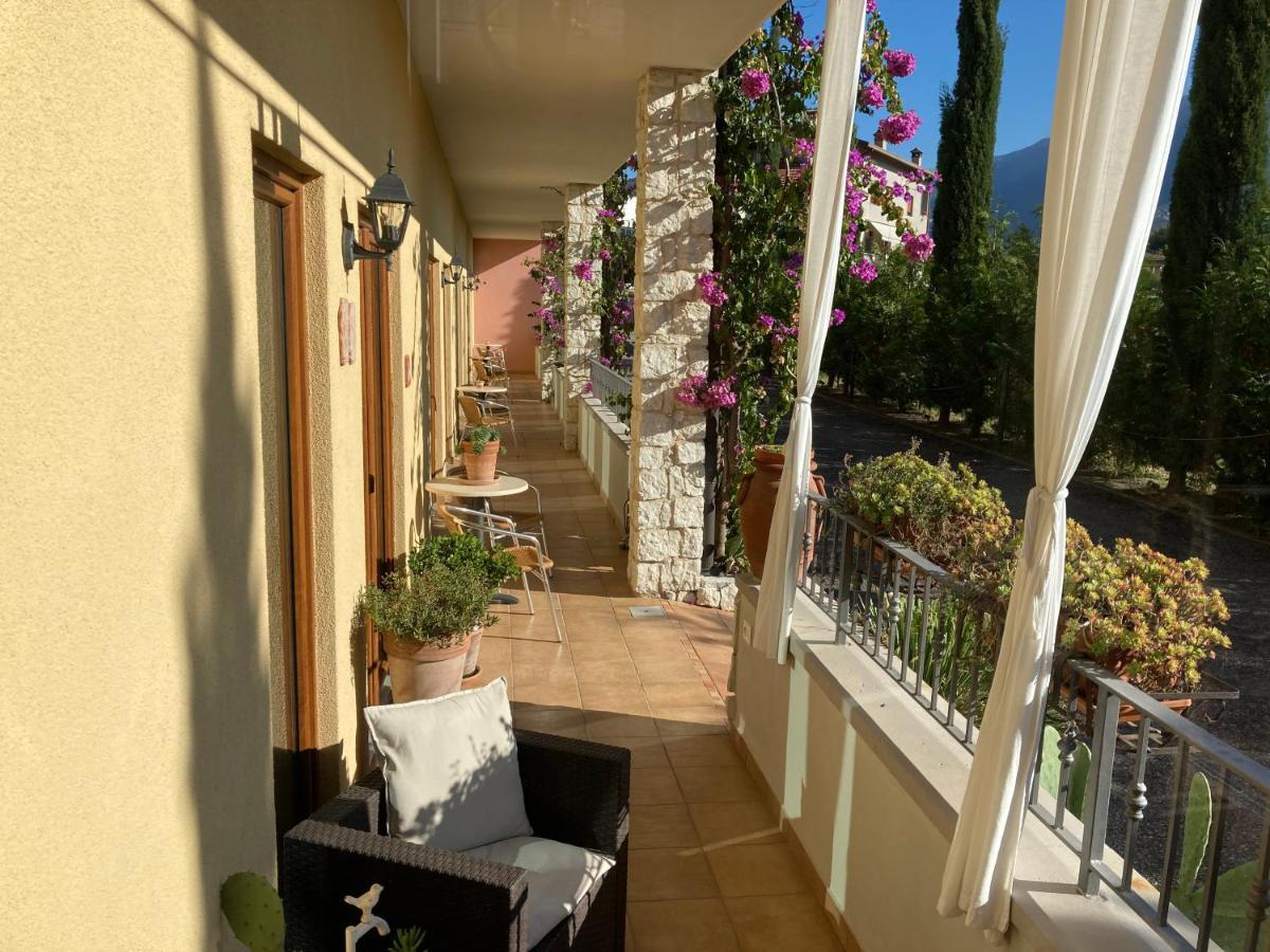 Residenza Le Due Torri Aparthotel Riva del Garda Bagian luar foto