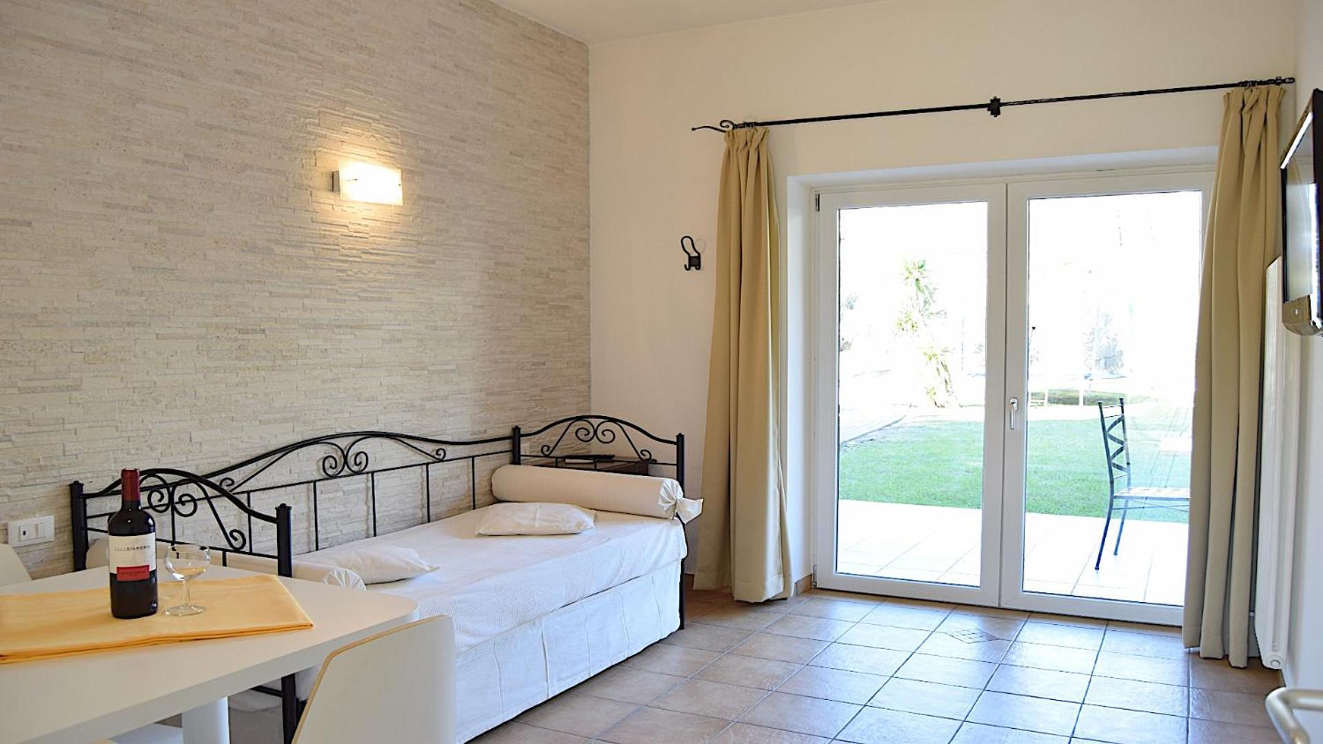 Residenza Le Due Torri Aparthotel Riva del Garda Bagian luar foto