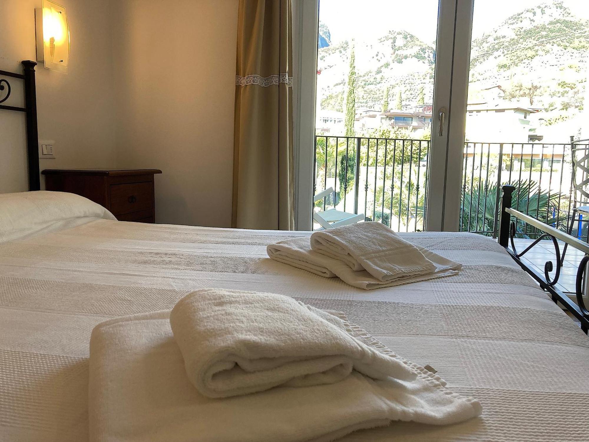 Residenza Le Due Torri Aparthotel Riva del Garda Bagian luar foto